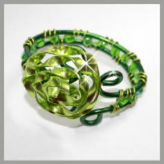 Bangle of a green wire
