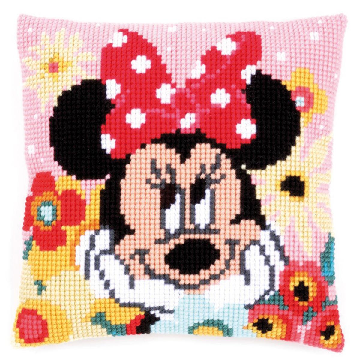 Vervaco Latch Hook Rug Kit - Disney: Mickey & Minnie: Peek-a-boo