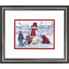 70-08993  Counted cross stitch kit DIMENSIONS "Building a Snowman"